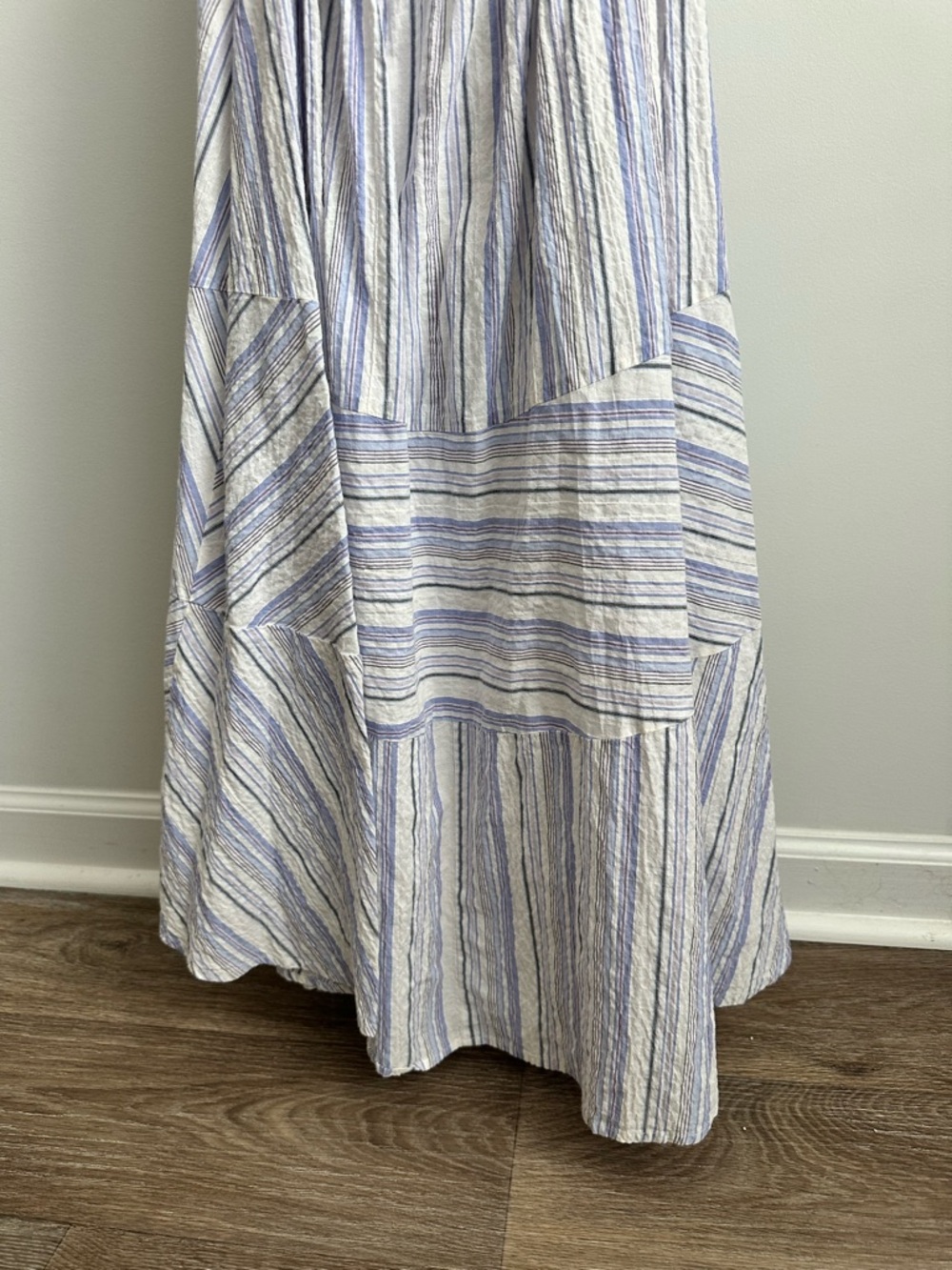 La Vie Rebecca Taylor Blue & White Striped Midi Dress | V-Neck Flowy Sundress - Picture 11 of 16